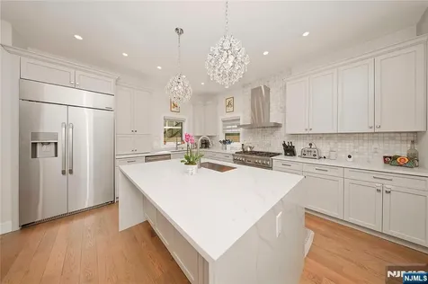 66 Knollwood Drive Paramus NJ 07652