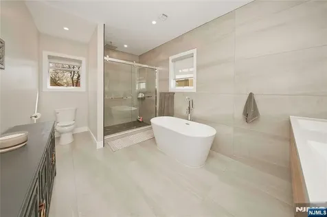 66 Knollwood Drive Paramus NJ 07652