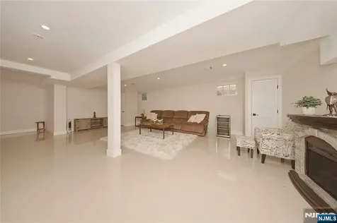 66 Knollwood Drive Paramus NJ 07652