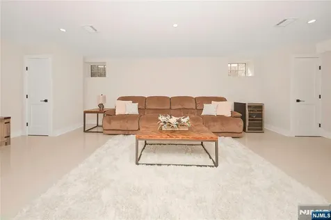 66 Knollwood Drive Paramus NJ 07652