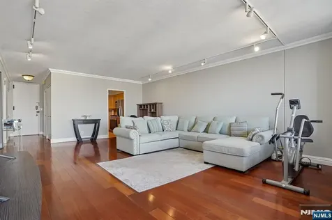 5 Horizon Road Fort Lee NJ 07024