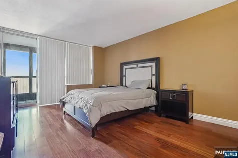 5 Horizon Road Fort Lee NJ 07024