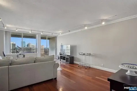 5 Horizon Road Fort Lee NJ 07024