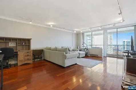 5 Horizon Road Fort Lee NJ 07024