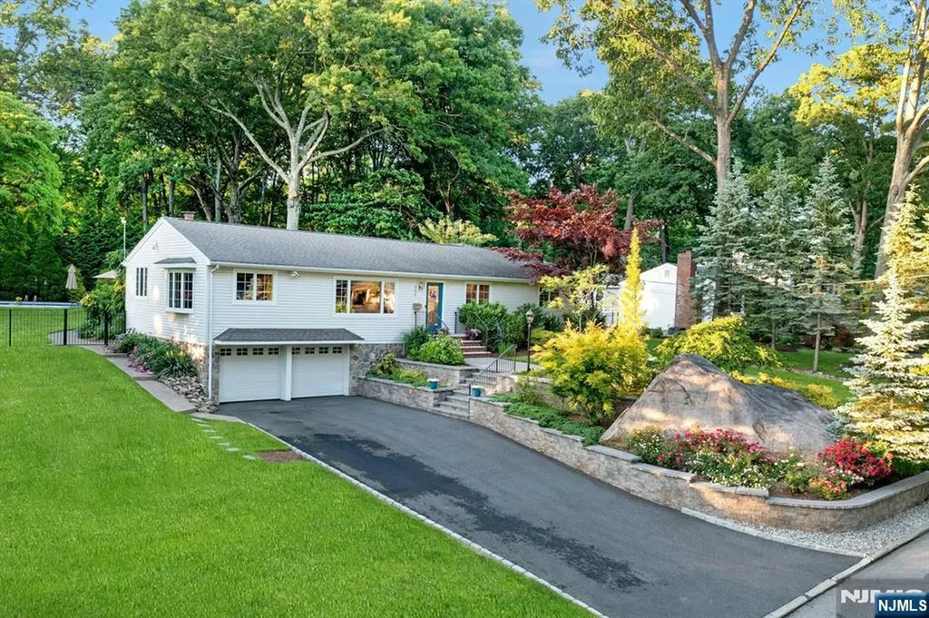 195 Overlook Place Mahwah NJ 07430