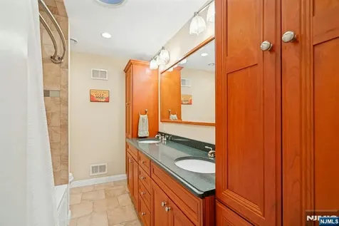 195 Overlook Place Mahwah NJ 07430