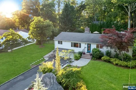 195 Overlook Place Mahwah NJ 07430
