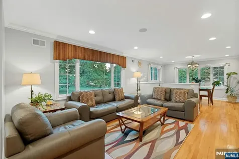 195 Overlook Place Mahwah NJ 07430