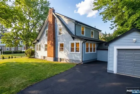 933 Maple Avenue Ridgefield NJ 07657