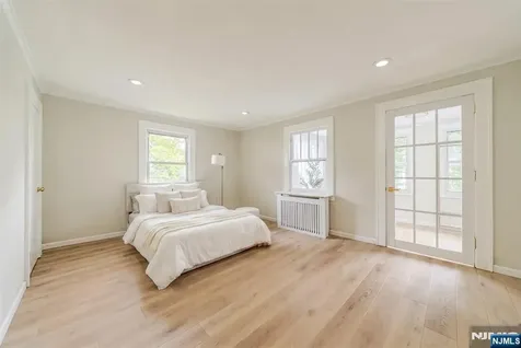 933 Maple Avenue Ridgefield NJ 07657