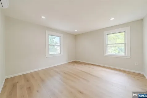 933 Maple Avenue Ridgefield NJ 07657