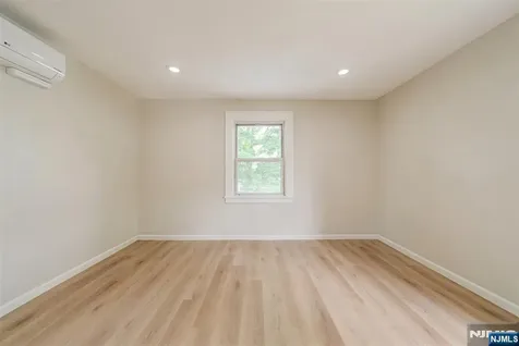 933 Maple Avenue Ridgefield NJ 07657
