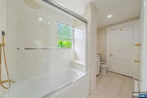 933 Maple Avenue Ridgefield NJ 07657
