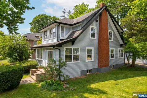 933 Maple Avenue Ridgefield NJ 07657
