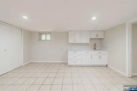 933 Maple Avenue Ridgefield NJ 07657