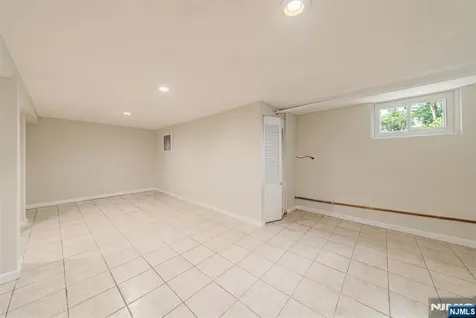 933 Maple Avenue Ridgefield NJ 07657