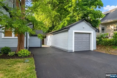 933 Maple Avenue Ridgefield NJ 07657