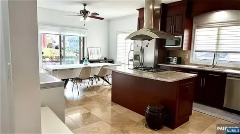 212 7th Palisades Park NJ 07650
