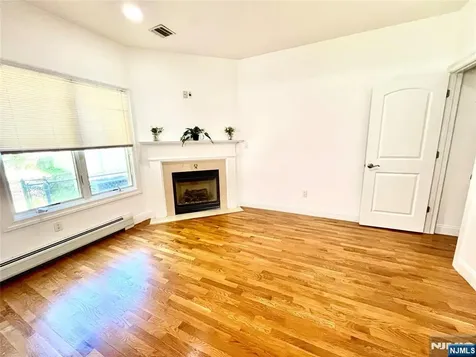 212 7th Palisades Park NJ 07650