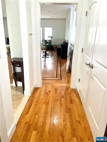 212 7th Palisades Park NJ 07650