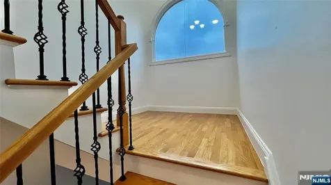 212 7th Palisades Park NJ 07650
