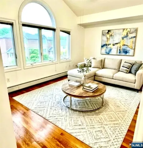 212 7th Palisades Park NJ 07650