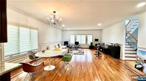 212 7th Palisades Park NJ 07650