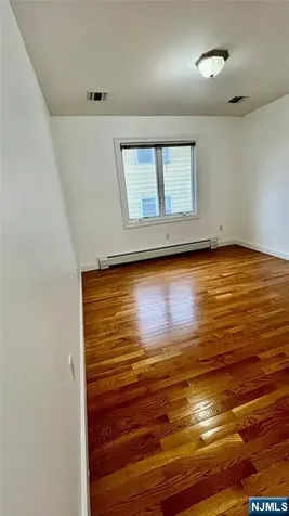 212 7th Palisades Park NJ 07650