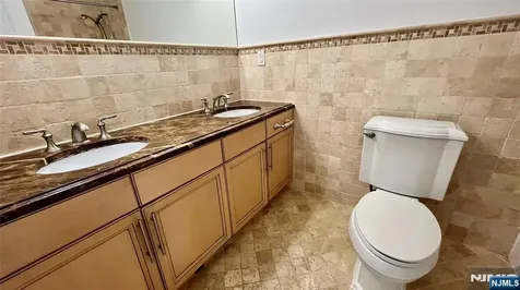 212 7th Palisades Park NJ 07650