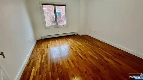 212 7th Palisades Park NJ 07650