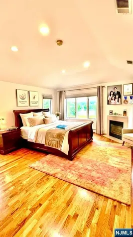 212 7th Palisades Park NJ 07650