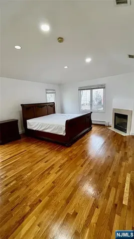 212 7th Palisades Park NJ 07650