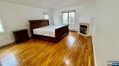 212 7th Palisades Park NJ 07650