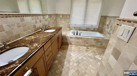 212 7th Palisades Park NJ 07650
