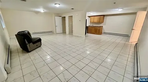 212 7th Palisades Park NJ 07650
