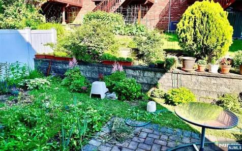 212 7th Palisades Park NJ 07650