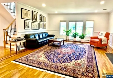 212 7th Palisades Park NJ 07650
