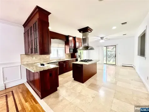 212 7th Palisades Park NJ 07650