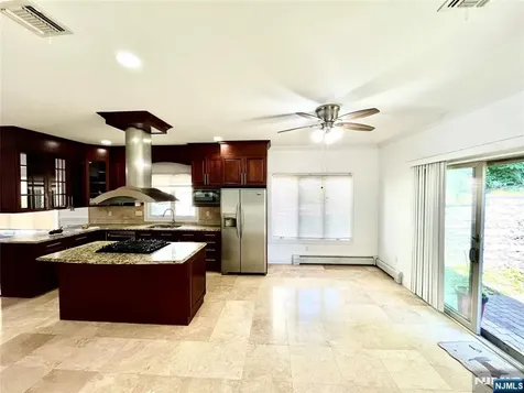 212 7th Palisades Park NJ 07650