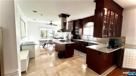 212 7th Palisades Park NJ 07650