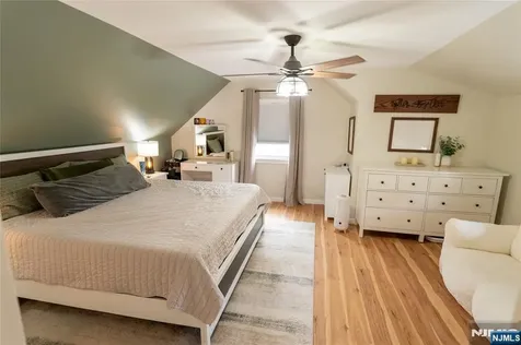 52 Knollwood Terrace Clifton NJ 07012