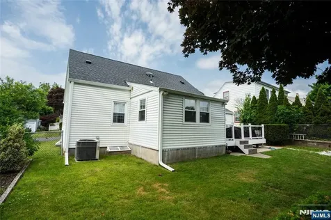 52 Knollwood Terrace Clifton NJ 07012