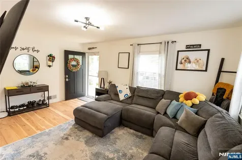 52 Knollwood Terrace Clifton NJ 07012
