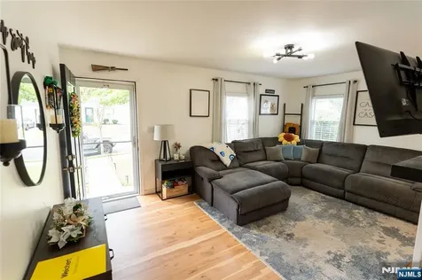 52 Knollwood Terrace Clifton NJ 07012