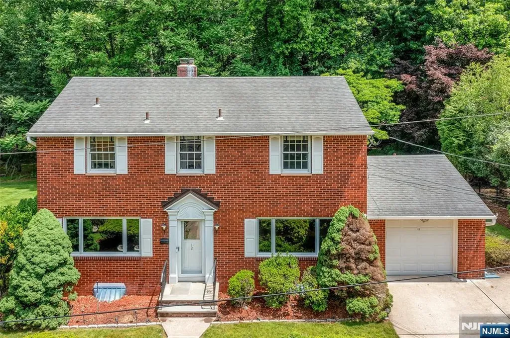 12 Glenwood Avenue Demarest NJ 07627