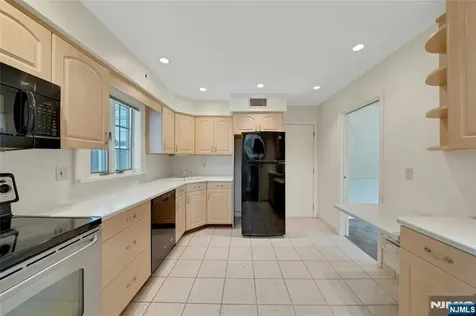 12 Glenwood Avenue Demarest NJ 07627