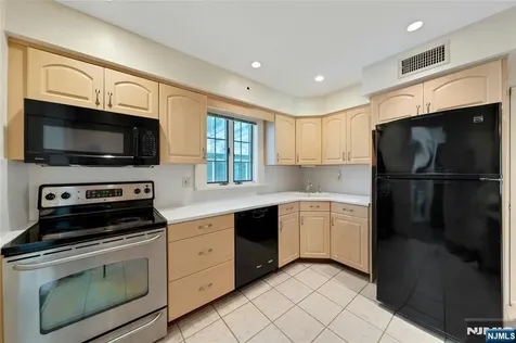 12 Glenwood Avenue Demarest NJ 07627