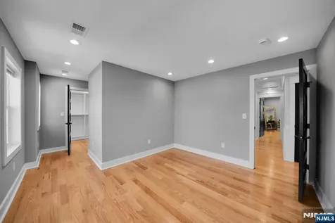 22 14th Street Kenilworth NJ 07033