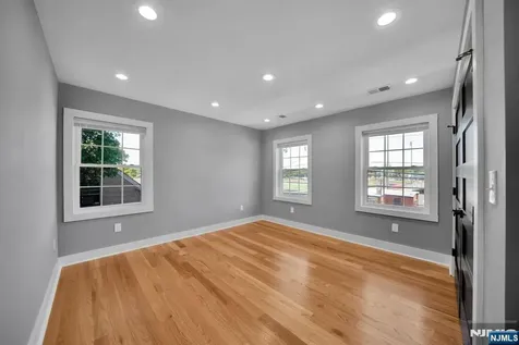 22 14th Street Kenilworth NJ 07033