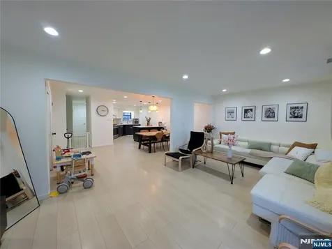 20 Quincy Lane West Milford NJ 07480